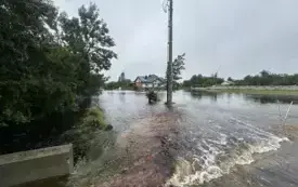 Mieszkańcy gminy Włoszczowa walczą z żywiołem. 10