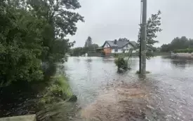 Mieszkańcy gminy Włoszczowa walczą z żywiołem. 11