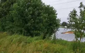 Mieszkańcy gminy Włoszczowa walczą z żywiołem. 12