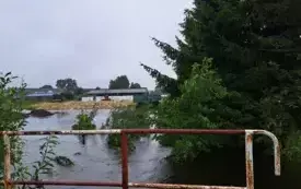 Mieszkańcy gminy Włoszczowa walczą z żywiołem. 13