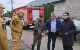 Mieszkańcy gminy Włoszczowa walczą z żywiołem. 16