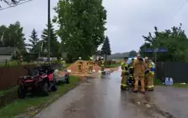 Mieszkańcy gminy Włoszczowa walczą z żywiołem. 22