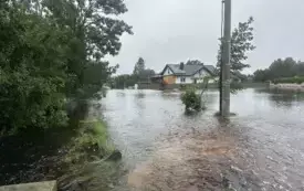 Mieszkańcy gminy Włoszczowa walczą z żywiołem. 23