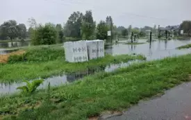 Mieszkańcy gminy Włoszczowa walczą z żywiołem. 24