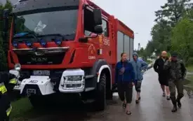 Mieszkańcy gminy Włoszczowa walczą z żywiołem. 30