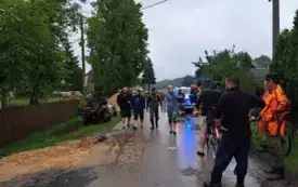 Mieszkańcy gminy Włoszczowa walczą z żywiołem. 40