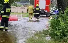 Mieszkańcy gminy Włoszczowa walczą z żywiołem. 47