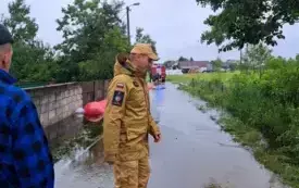 Mieszkańcy gminy Włoszczowa walczą z żywiołem. 49