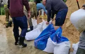 Mieszkańcy gminy Włoszczowa walczą z żywiołem. 59