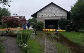 Mieszkańcy gminy Włoszczowa walczą z żywiołem. 62