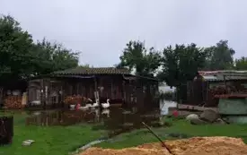 Mieszkańcy gminy Włoszczowa walczą z żywiołem. 63