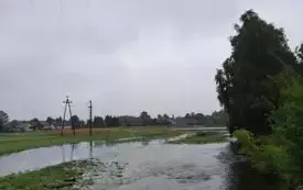 Mieszkańcy gminy Włoszczowa walczą z żywiołem. 82