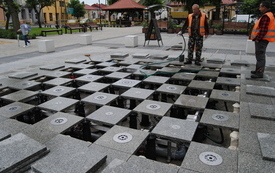 Zwracamy się z prośbą do wszystkich mieszkańc&oacute;w, by reagowali na wszelkie pr&oacute;by zanieczyszczania bądź dewastowania fontanny. 2