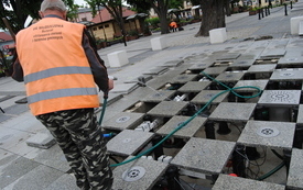 Zwracamy się z prośbą do wszystkich mieszkańc&oacute;w, by reagowali na wszelkie pr&oacute;by zanieczyszczania bądź dewastowania fontanny. 5