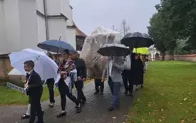 14 września 2025 r. odbyły się dożynki parafialne w Kurzelowie, aby podziękować za tegoroczne plony. 42