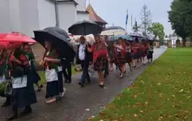 14 września 2025 r. odbyły się dożynki parafialne w Kurzelowie, aby podziękować za tegoroczne plony. 101