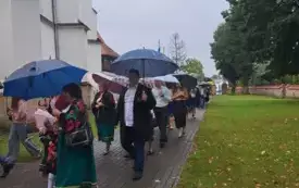 14 września 2025 r. odbyły się dożynki parafialne w Kurzelowie, aby podziękować za tegoroczne plony. 110