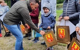 Koło Miejskie Polskiego Związku Wędkarskiego we Włoszczowie w minioną niedzielę zorganizowało zawody dla dzieci na Biadaszku. 8