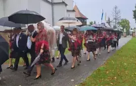 14 września 2025 r. odbyły się dożynki parafialne w Kurzelowie, aby podziękować za tegoroczne plony. 123