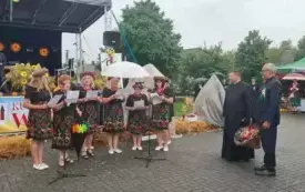 14 września 2025 r. odbyły się dożynki parafialne w Kurzelowie, aby podziękować za tegoroczne plony. 130