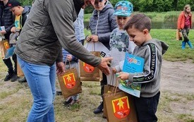 Koło Miejskie Polskiego Związku Wędkarskiego we Włoszczowie w minioną niedzielę zorganizowało zawody dla dzieci na Biadaszku. 14