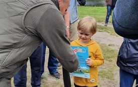 Koło Miejskie Polskiego Związku Wędkarskiego we Włoszczowie w minioną niedzielę zorganizowało zawody dla dzieci na Biadaszku. 15