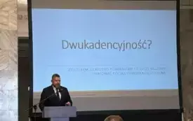 W konferencji uczestniczyli przedstawiciele samorządu włoszczowskiego i ościennych gmin. 10