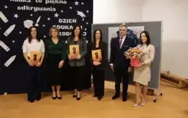 Sztandar to nie tylko tkanina, lecz idea, kt&oacute;ra uczy,  jak w codzienności nie zapominać o wartościach, kt&oacute;re tworzą naszą małą ojczyznę.  7