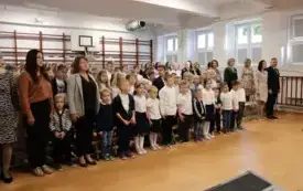 Sztandar to nie tylko tkanina, lecz idea, kt&oacute;ra uczy,  jak w codzienności nie zapominać o wartościach, kt&oacute;re tworzą naszą małą ojczyznę.  16