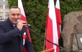 Przemawia burmistrz Włoszczowy Grzegorz Dziubek. 2