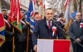 Przemawia burmistrz Włoszczowy Grzegorz Dziubek. 4