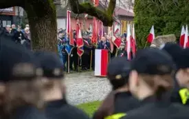 Przemawia burmistrz Włoszczowy Grzegorz Dziubek. 5