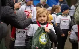 Pięknie jest świętować na sportowo. Tak było 11 listopada 2025 r. we Włoszczowie. 17