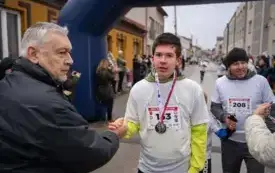 Pięknie jest świętować na sportowo. Tak było 11 listopada 2025 r. we Włoszczowie. 62