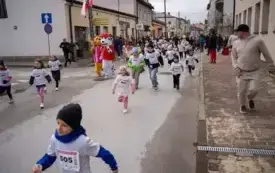 Pięknie jest świętować na sportowo. Tak było 11 listopada 2025 r. we Włoszczowie. 75