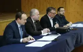 Posiedzenie Powiatowego Zespołu Zarządzania Kryzysowego poświęcone m.in. bezpieczeństwu na kolei. 2