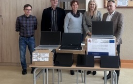 Do szk&oacute;ł w&nbsp;gminie Włoszczowa trafiły dziesiątki nowych urządzeń multimedialnych. 7