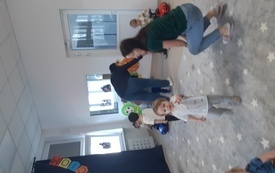 Burmistrz Grzegorz Dziubek odwiedził dzisiaj Samorządowy Żłobek w Łachowie. 3