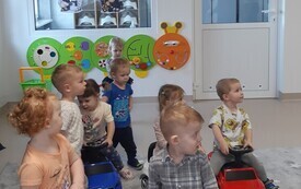 Burmistrz Grzegorz Dziubek odwiedził dzisiaj Samorządowy Żłobek w Łachowie. 5