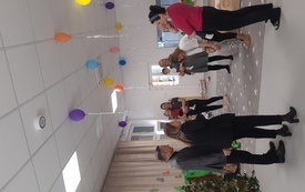 Burmistrz Grzegorz Dziubek odwiedził dzisiaj Samorządowy Żłobek w Łachowie. 12