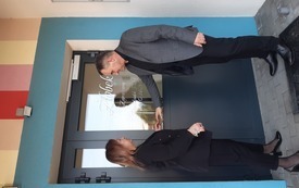 Burmistrz Grzegorz Dziubek odwiedził dzisiaj Samorządowy Żłobek w Łachowie. 14