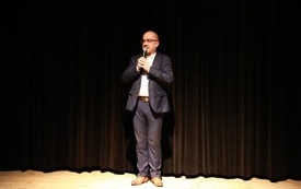 Wyjątkowy spektakl na jubileusz 15-lecia Grup Teatralnych Proscenium we Włoszczowie. Pełna widownia! - napisało Echo Dnia. 23