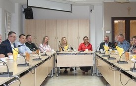 Z okazji święta gospodarzy sołectw burmistrz Grzegorz Dziubek zaprosił sołtys&oacute;w na spotkanie. 13