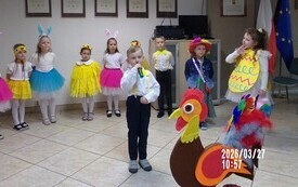 Tradycją stało się już, że do Urzędu Gminy z wizytą, prgramem artystycznym i pięknymi własnoręcznie wykonanymi upominkami przychodzą przedszkolaki.  1