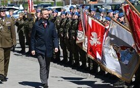 Dworzec kolejowy w Kielcach z imieniem generała Franciszka Kamińskiego. Uroczystość z udziałem władz i kombatant&oacute;w. 8