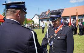 Burmistrz Grzegorz Dziubek odznaczony Złotym Znakiem Związku OSP RP. 3