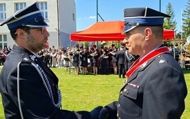 Burmistrz Grzegorz Dziubek odznaczony Złotym Znakiem Związku OSP RP. 7