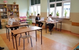 Egzamin &oacute;soklasisty w szkołach gminy Włoszczowa. 7