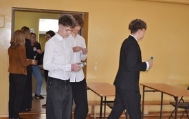 Egzamin &oacute;soklasisty w szkołach gminy Włoszczowa. 13