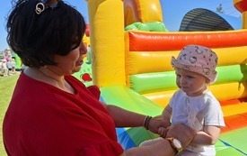 OSiR wraz partnerami po raz kolejny zorganizował Dzień Dziecka i połączył z Dniem Matki.  81